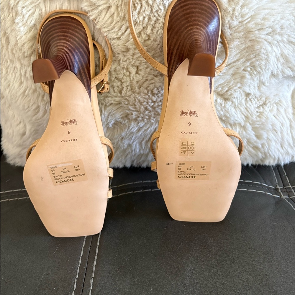 Coach ~ Tan ~Kelsey Square toe Strappy Sandals, sz 9 - Picture 3 of 4